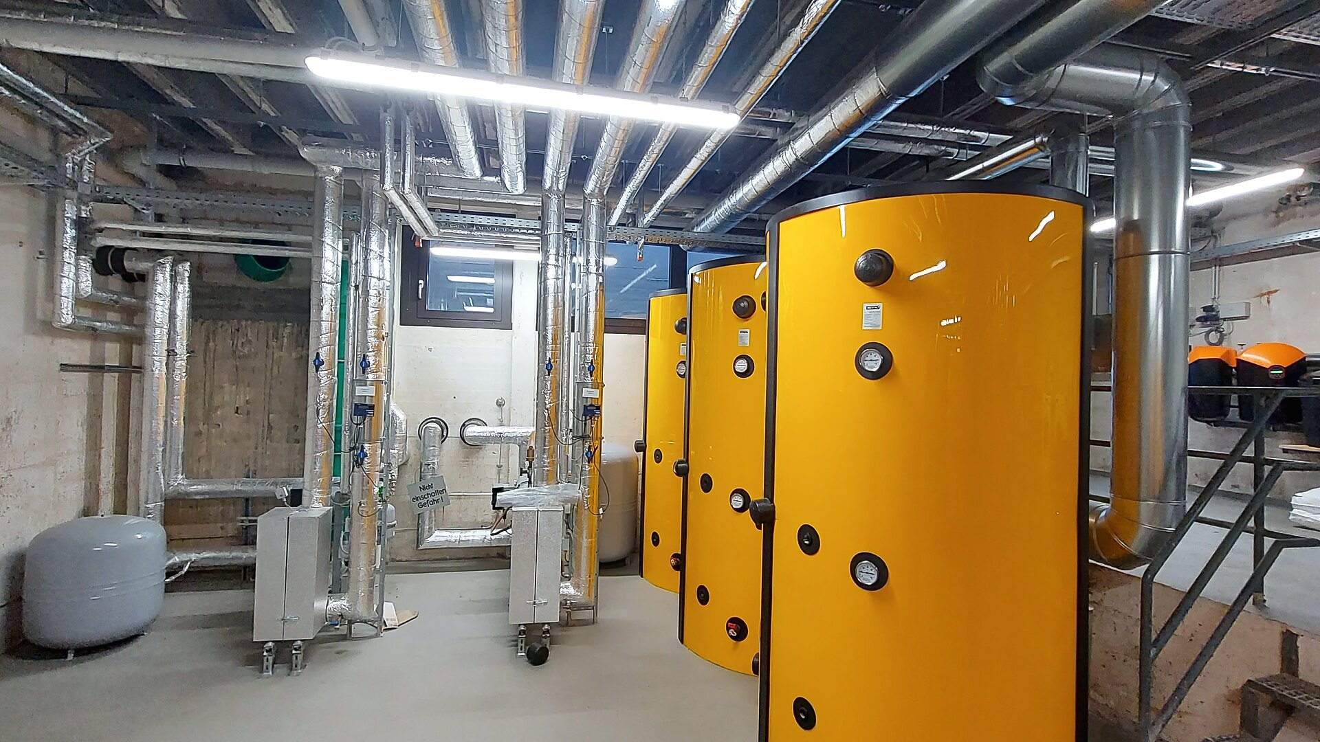 Heizungsanlage Pufferspeicher in Gewerbeobjekt