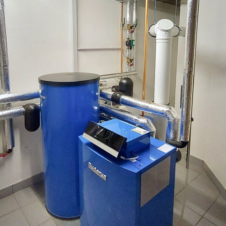 Gas-Brennwertgerät von Buderus bodenstehend
